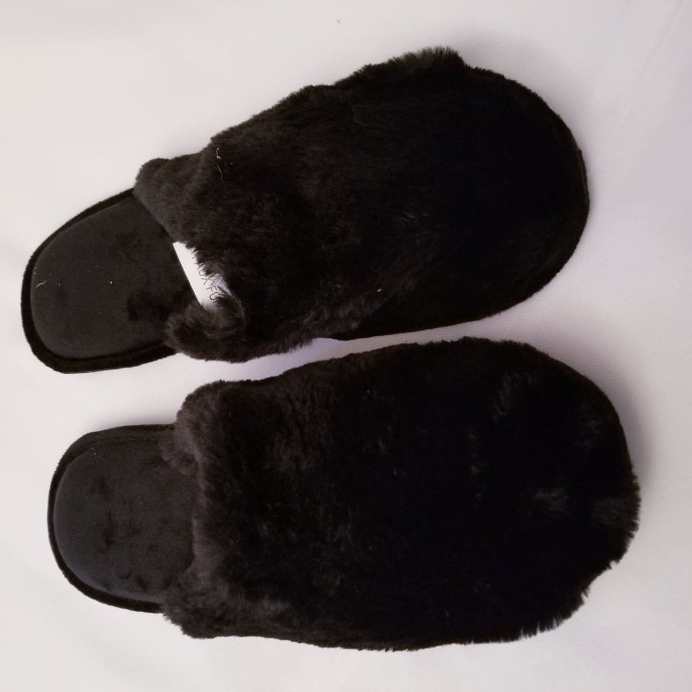 Slippers - Picture 1 of 6